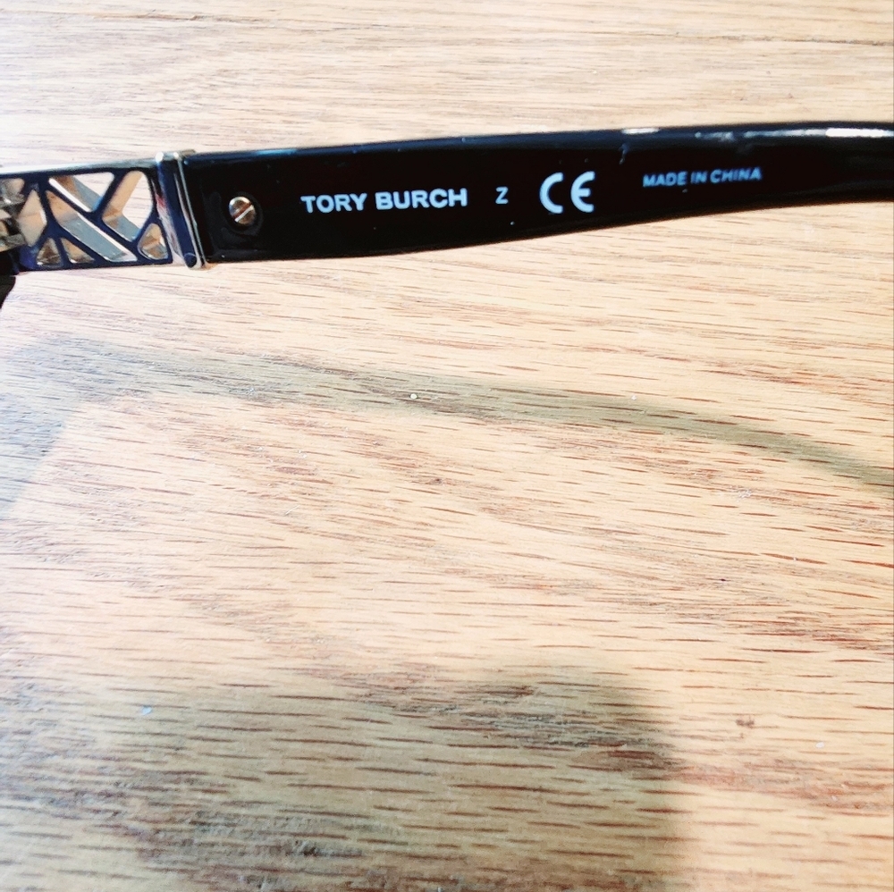 COPY - Tory Burch Chic Black Cat-Eye Sunglasses - Picture 4 of 7